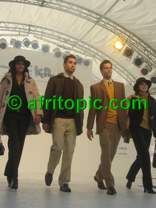 ../Images/Krefeld-Strssenmodenschau-2005 327.jpg